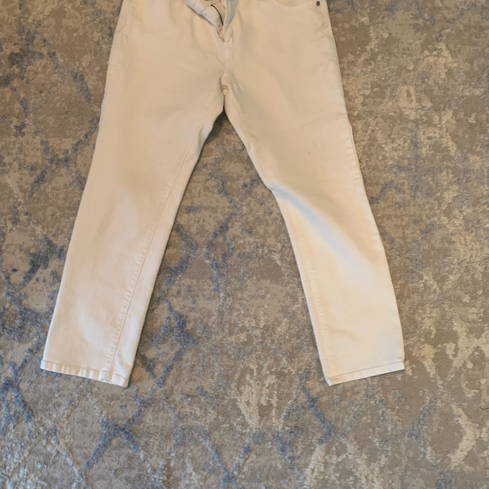 White capri jeans.